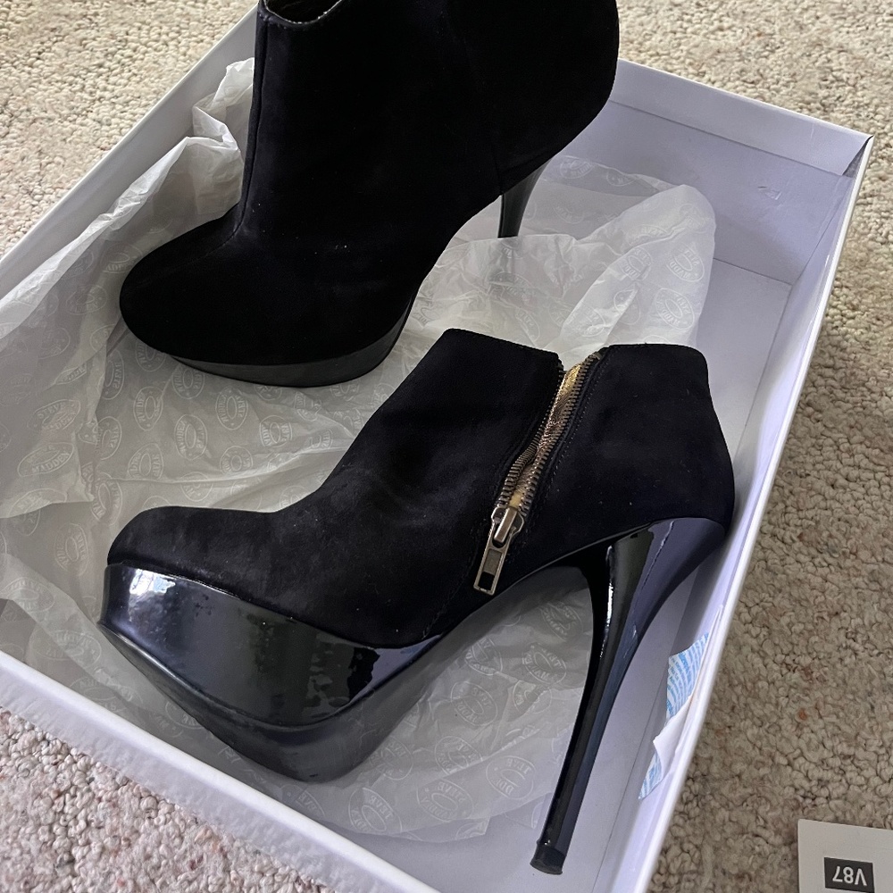 Steve Madden Chelsey Black Suede